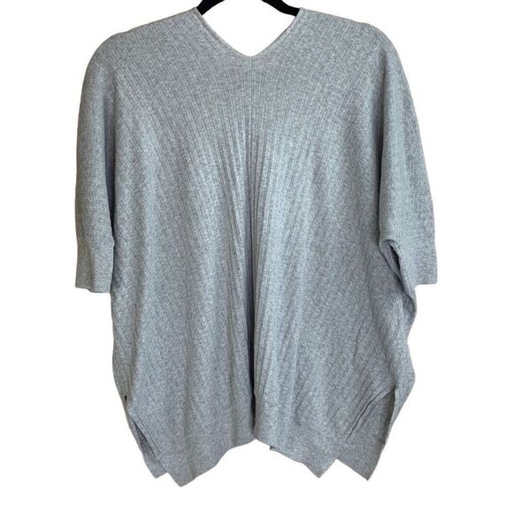 CAbi #5451 Watson Pullover Short Sleeve V-Neck Relaxed Sweater Gray Size XS - Picture 3 of 9